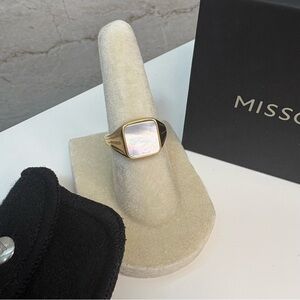 Missoma LUCY WILLIAMS SQUARE SIGNET RING